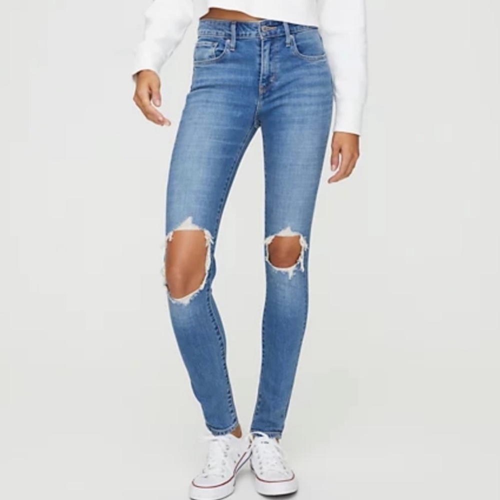 Levi’s 721 Ripped High Rise Skinny, 25X30 distressed fitted like new!